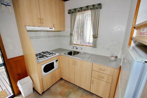 ห้องครัว, Wangaratta Caravan Park in วางกาแรตต้า