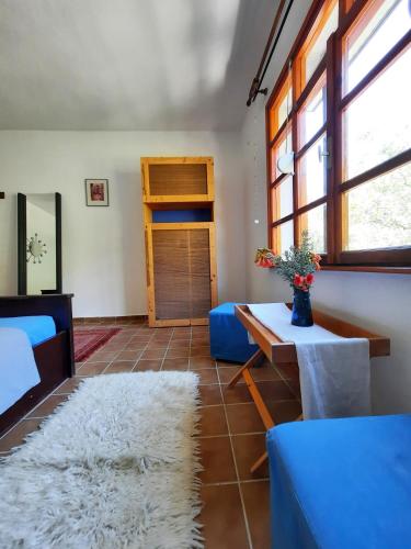 ada-art guesthouse design rooms next to beach in Marmara Adasi