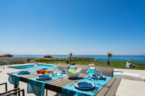 Beachfront Nymphes Aigli, Brand New Villa with Pool, Children Area & BBQ