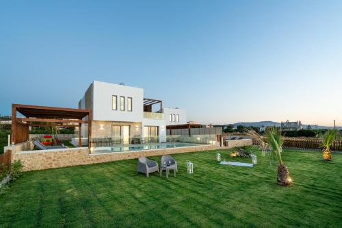 Beachfront Nymphes Aigli, Brand New Villa with Pool, Children Area & BBQ