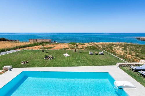 Beachfront Nymphes Aigli, Brand New Villa with Pool, Children Area & BBQ