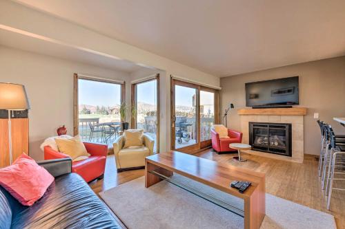 Racquet Club Condo - 2 Miles to PC Mountain! - image 6