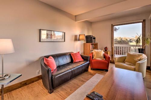 Racquet Club Condo - 2 Miles to PC Mountain! - image 8