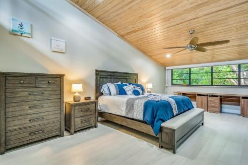 Executive Bay Club Condos - image 10