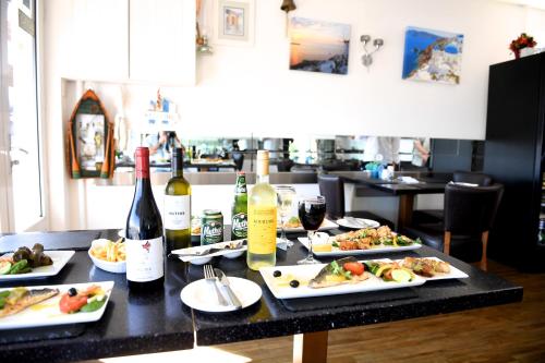 De L'Etang - main image