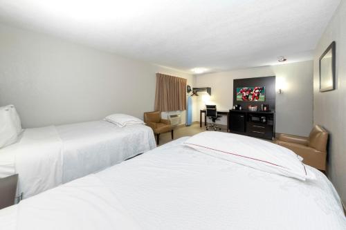 Red Roof Inn PLUS+ Huntsville - image 3