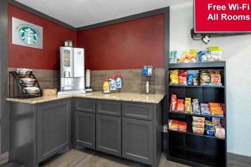 Red Roof Inn PLUS+ Huntsville photo 4