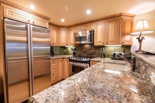 Nine Vail Road with Onsite Pool in Vail, USA