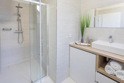 Flower Square Apartments - image 3