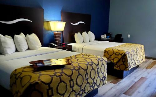 Studio with Two Queen Beds - Non-Smoking