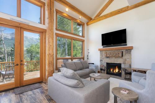 Adams Ranch Retreat by Alpine Lodging Telluride - image 2