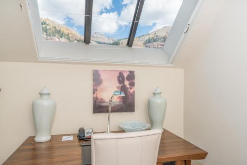 Hotel Columbia 2 Bedroom by Alpine Lodging Telluride