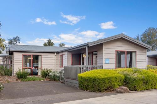 2 bedrooms, 3 beds
