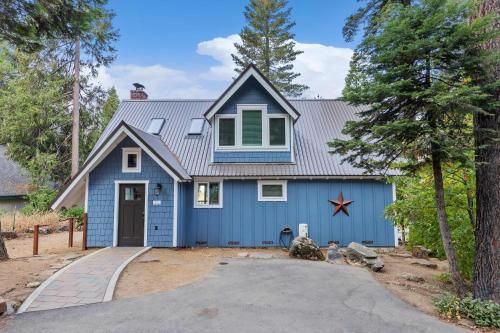 Starfall- Beautiful Remodeled 3 BDR W EV CHARGER inside Yosemite - image 2