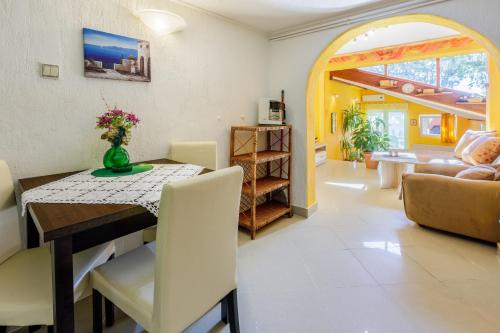 Apartment image 10