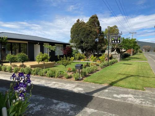 Shakespeare House - Accommodation - Te Anau