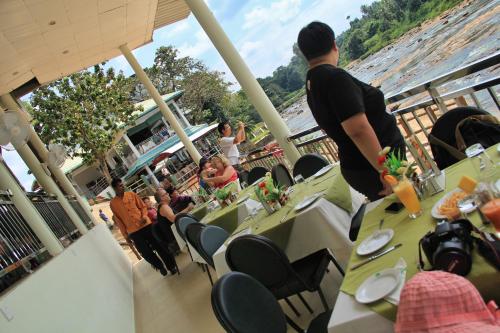 레스토랑, 호텔 피나란다 (Hotel Pinnalanda) in 핀나왈라