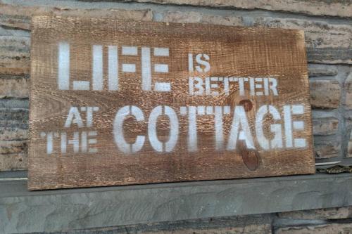 Cottage with River Front & minutes away from Beach, Wasaga Beach (foto 9)