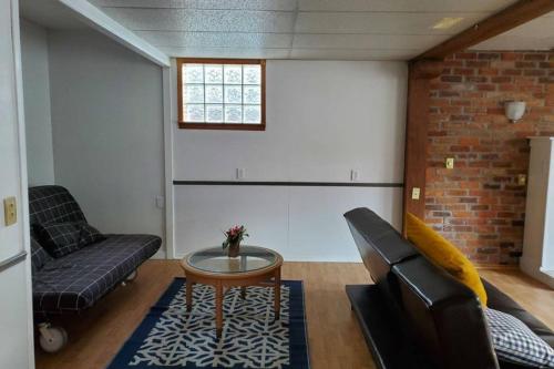 Cottage with River Front & minutes away from Beach, Wasaga Beach (foto 10)