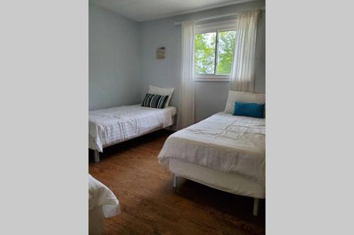 Cottage with River Front & minutes away from Beach Room Type - Four-Bedroom House