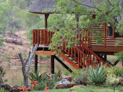 Valamanzi Lodge in Nyati Wilderness