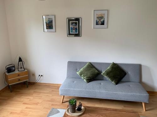 Live easy with balcony,Netflix, quiet, close to Football stadium, direct train connection, Espresso  422m von Philippuskirche entfernt
