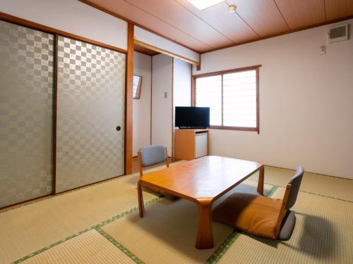 room detail thumbnail 1