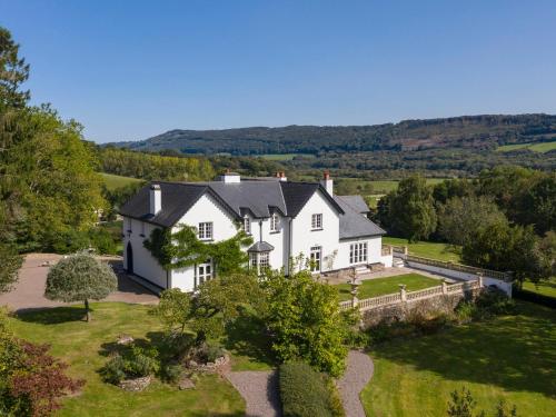 Woodbank - main image