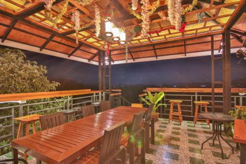 Happy Mountain Airport Resort – Sa Khu, WY