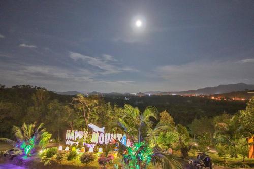 Happy Mountain Airport Resort – Sa Khu, WY