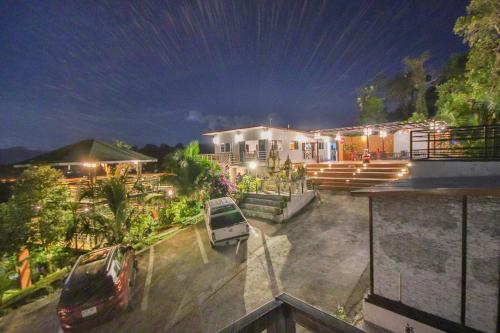 Happy Mountain Airport Resort – Sa Khu, WY