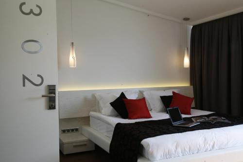 Double or Twin Room image 5