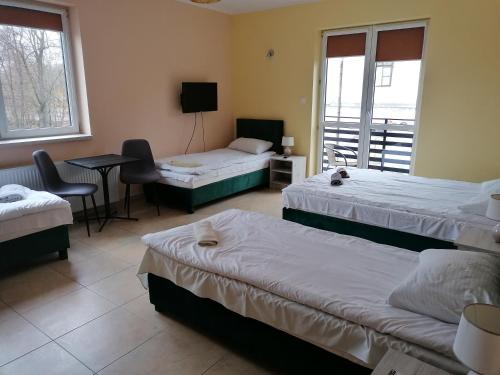 1 double bed, 3 twin beds