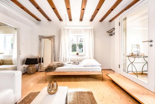 Family Wellhouse Green Garden direct in Salzburg, sunny big garden, up to 16 pax, bikes for free, BBQ, sunbeds, parking for free, 15 min sound of music, Salzburg (Foto 8)