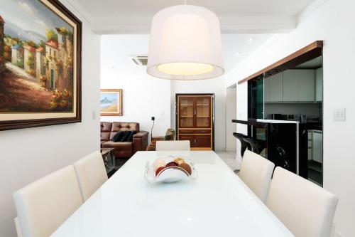Omar do Rio - VP 801 3Qtos Alto Padrao com Garagem, Internet 30mbps, Smart TV a 200 metros da Praia 