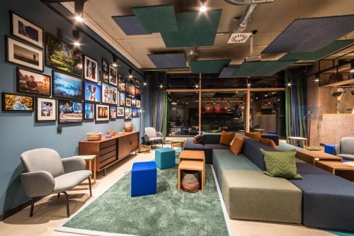 ล็อบบี้, โรงแรมไอน์สเมอร์ (Hotel einsmehr) in เอาก์สบวร์ก