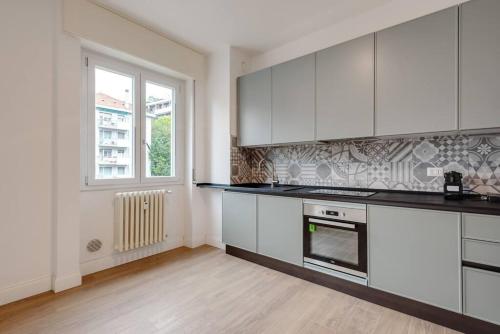 Easylife - Cozy & Comfy apt in design district - image 8