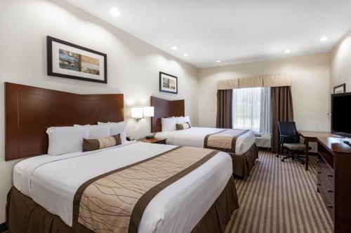 Queen Room with Two Queen Beds and Bath Tub - Mobility/Hearing Accessible - Non-Smoking
