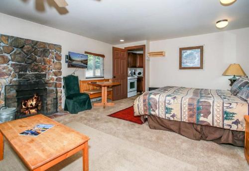 Cottage 2 Grey Fox Cozy and Comfortable - main image