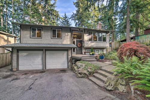 Family Home with Hot Tub - 12 Mi to Space Needle!