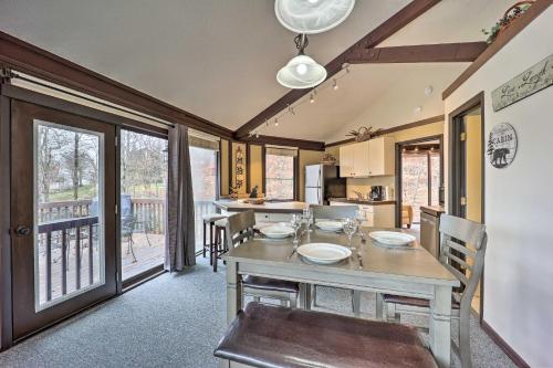Skiway Chalet Beech Mountain Home with Hot Tub! in Beech Mountain, USA