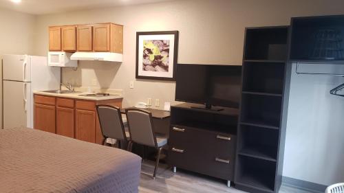 Double Room with Roll In Shower - Disability Access/Non-Smoking