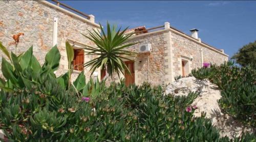  Viola Suites,Villas with shared pool in Xirostérnion