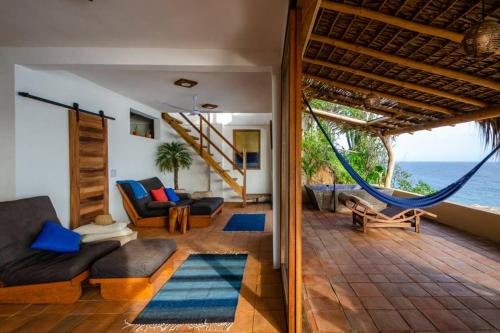 . Lazuli Cielo - Beachfront Loft