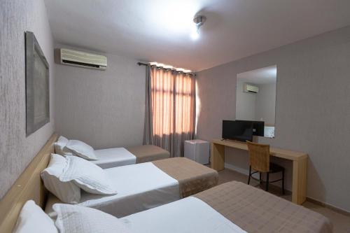 Hotel Foz do Iguacu The 3-star Hotel Foz do Iguaçu offers comfort and convenience whether youre on business or holiday in Foz Do Iguacu. Offering a variety of facilities and services, the hotel provides all you need fo