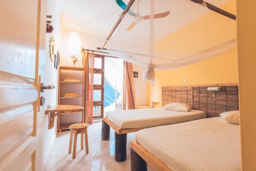 2 twin beds