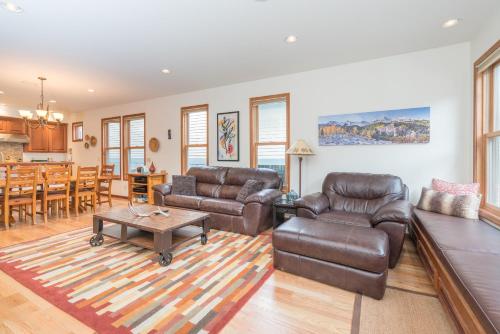Pacific Street Townhome 514B by Alpine Lodging Telluride - main image