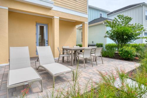 Lively Cottage with Hotel Amenities near Disney at Margaritaville 2998SR - main image