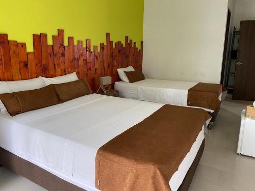 1 double bed, 1 twin bed