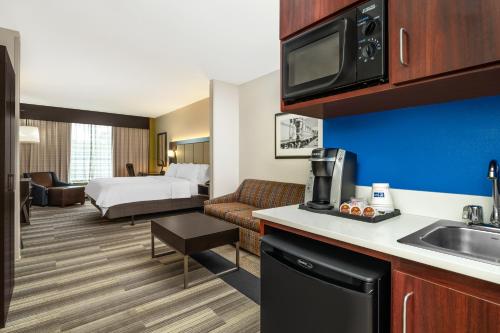 Holiday Inn Express & Suites Florence by IHG in Florence, USA
